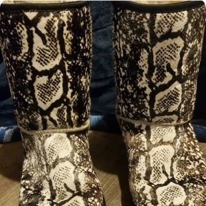 Girls Ugg Boots size 6